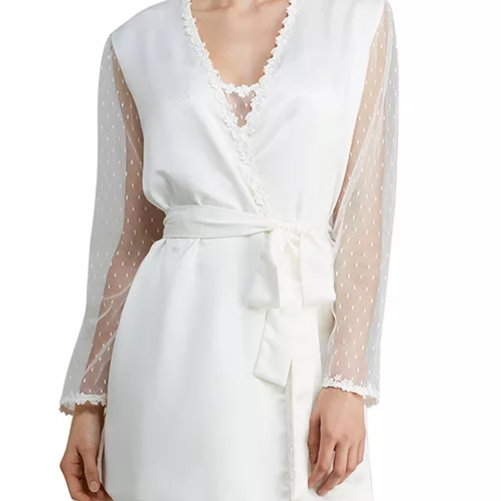 Flora Nikrooz White Sheer Sleeve Robe